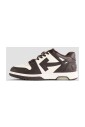 chokladbruna-sneakers-med-beige-detaljer