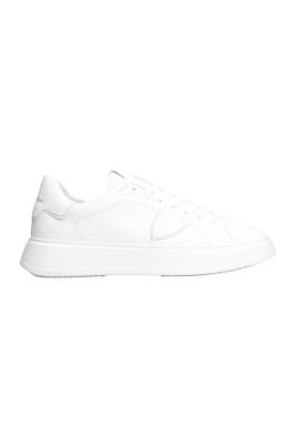sneakers-iconiques-blanches-en-cuir-avec-logo