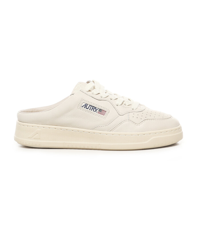sandales-blanches-avec-fermeture-a-lacets