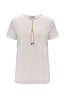 jersey-t-shirt-with-necklace