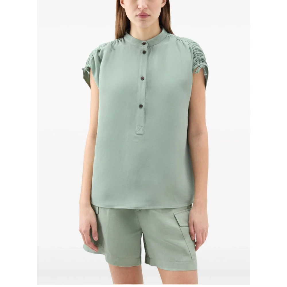 Woolrich Lichtgroene shirts Ss24 Green Dames