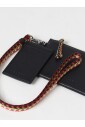 porte-cartes-en-cuir-avec-dragonne