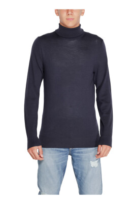 merino-wool-turtle-neck-sweater