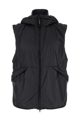black-sleeveless-jacket-with-goggles-detail