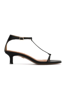 Sandaler i läder med kitten heel