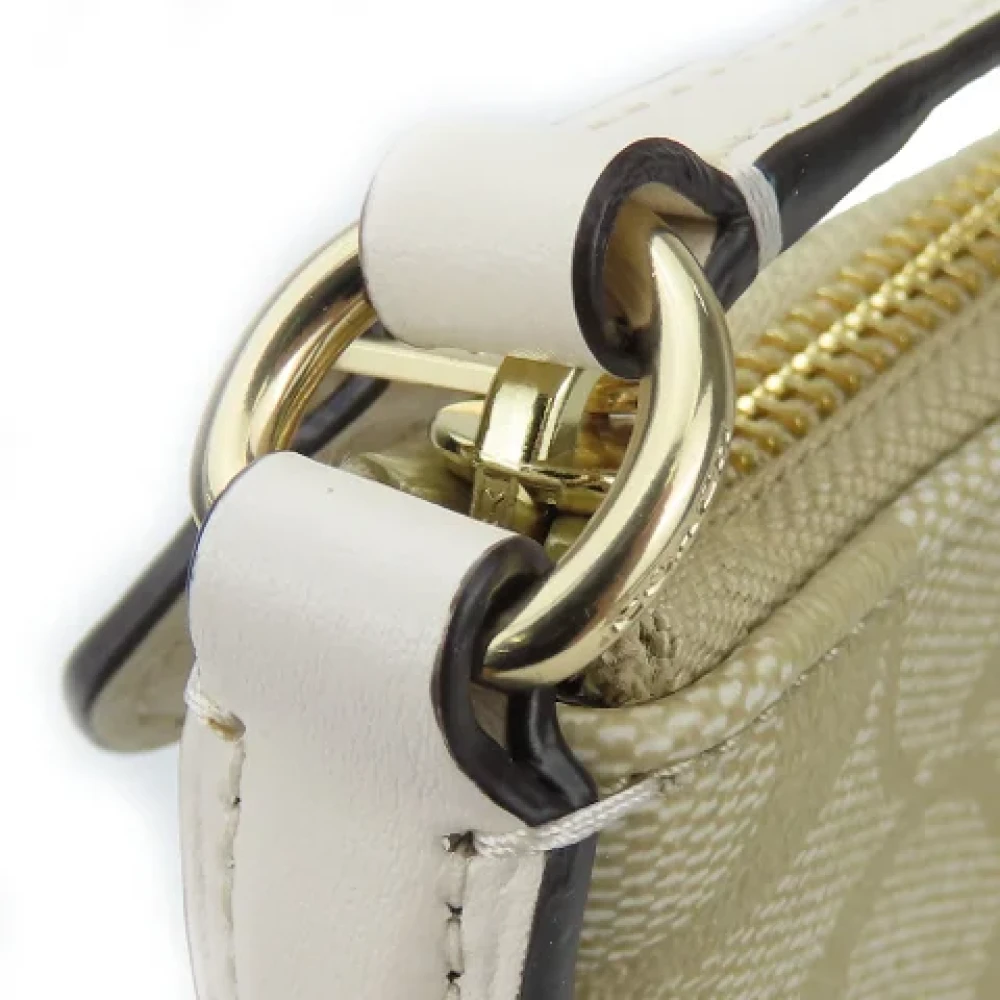 Coach Pre-owned Plastic shoulder-bags Beige Dames