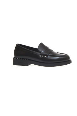 mocassins-noirs-avec-clous-de-pistolet