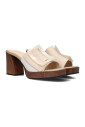 witte-leren-sandaal-met-decoratieve-gesp