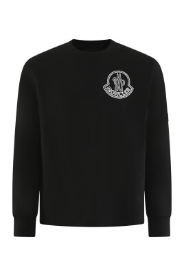 pull-noir-avec-ecusson-logo
