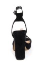 sandales-en-daim-noir-gesture