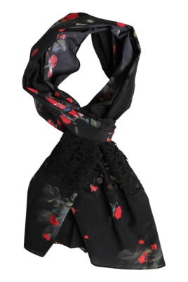 echarpe-noire-a-imprime-floral-pour-le-cou