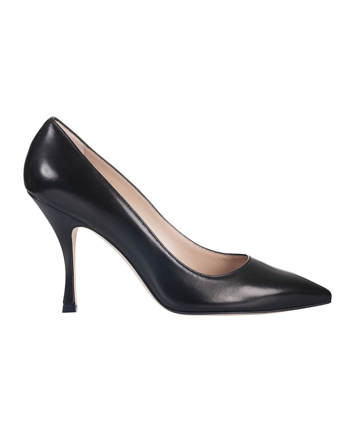 black-leather-pumps
