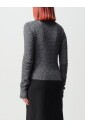 pull-noir-en-tricot-texture-a-col-en-v