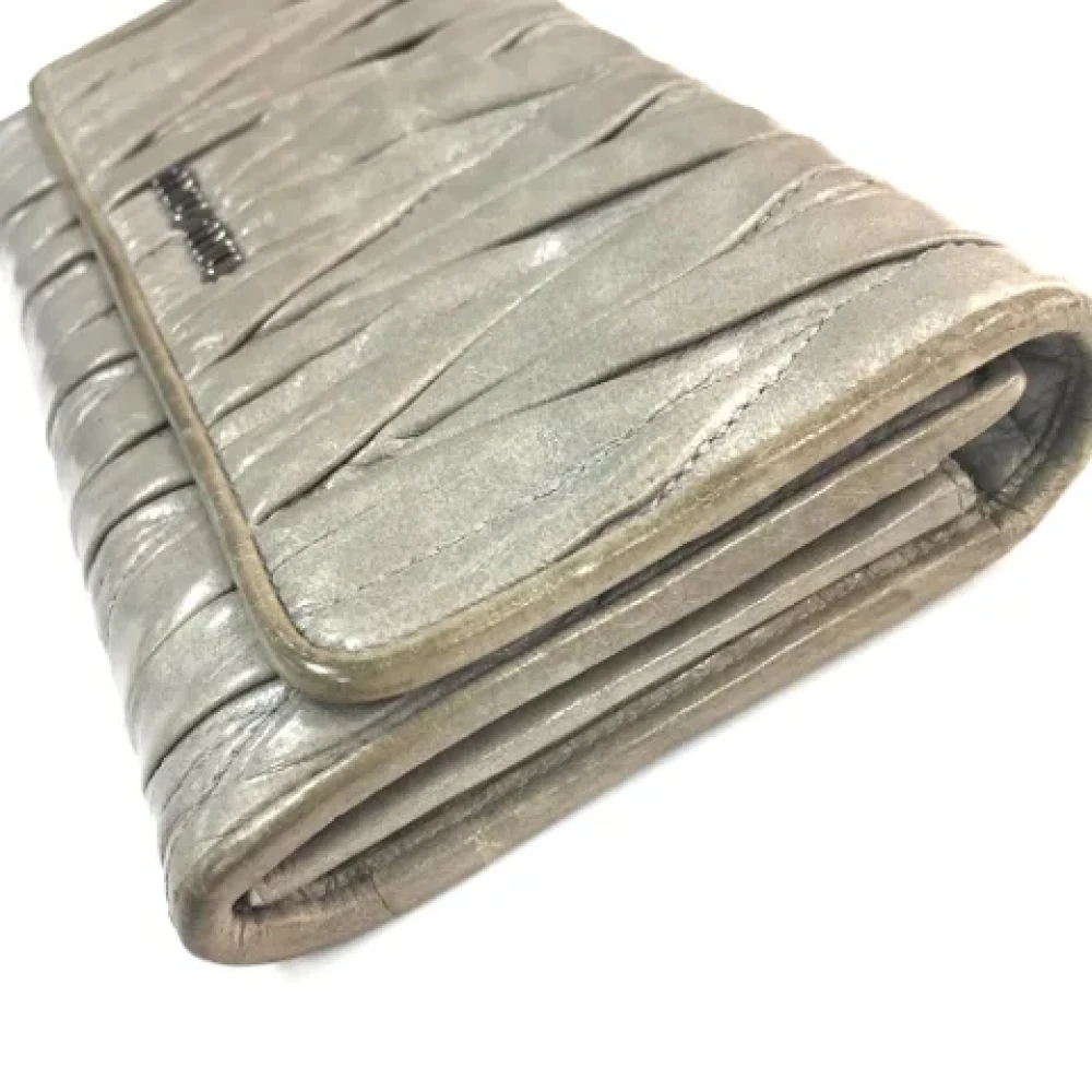 Miu Pre-owned Leather wallets Gray Dames