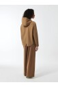 veste-a-capuche-en-tissu-technique