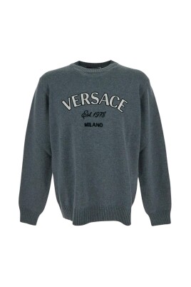 tricot-en-laine-gris-a-manches-longues