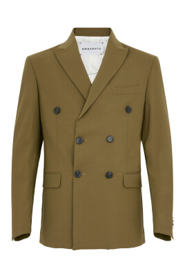 green-jacket-for-outdoor-activities