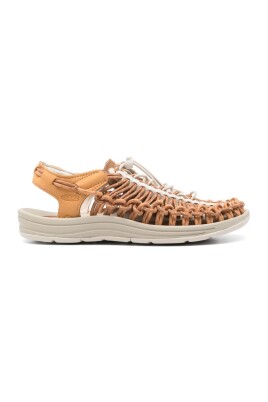 brown-sandals-with-toggle-fastening
