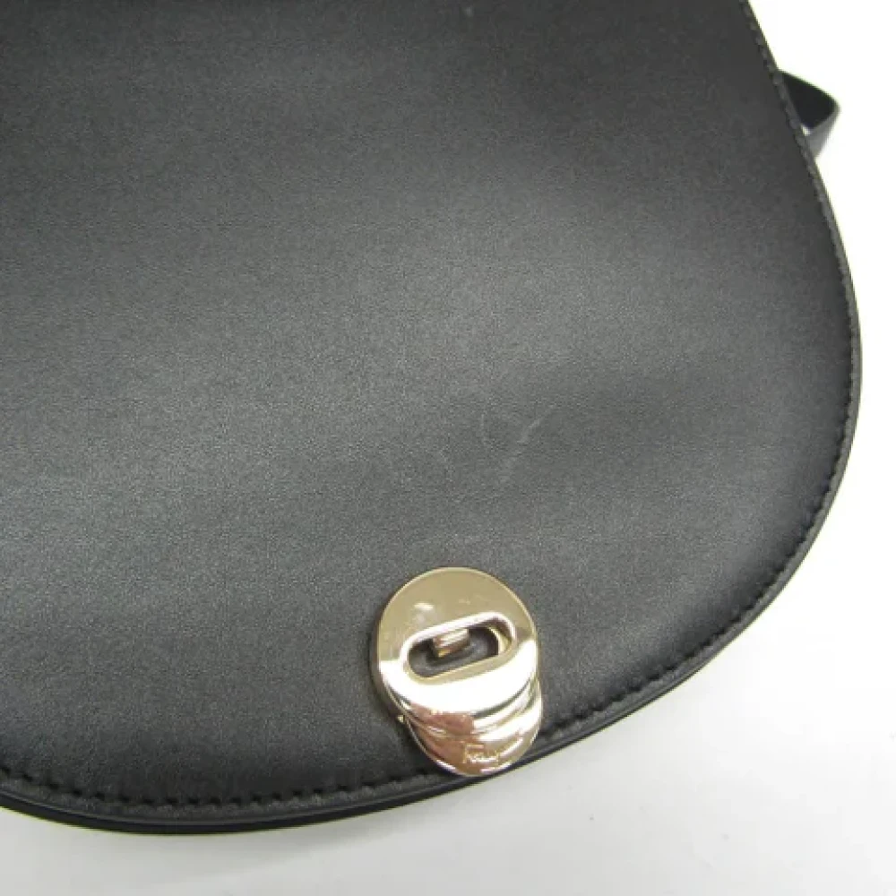 Salvatore Ferragamo Pre-owned Leather shoulder-bags Black Dames