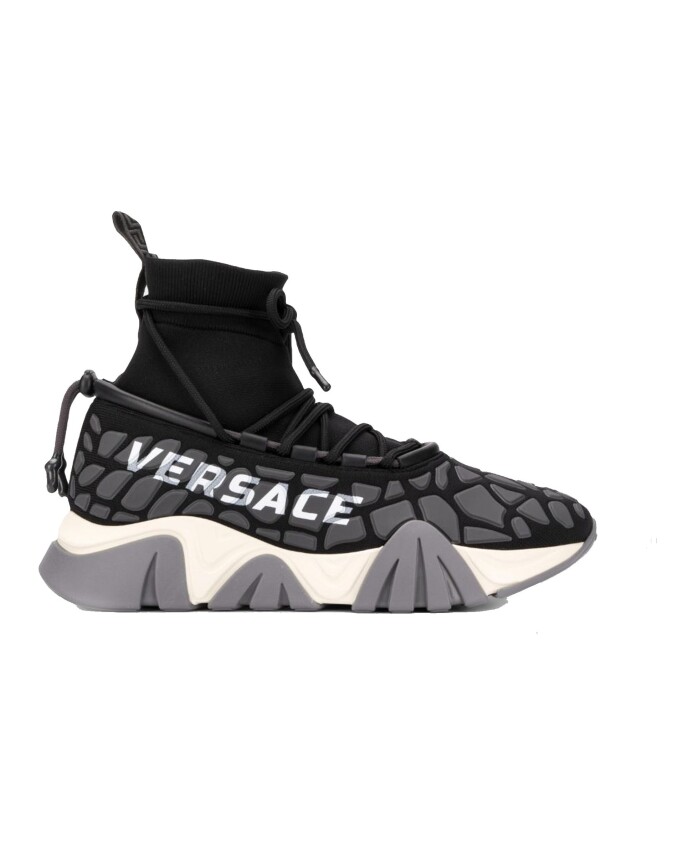 baskets-a-cordon-de-serrage-et-details-en-dentelle