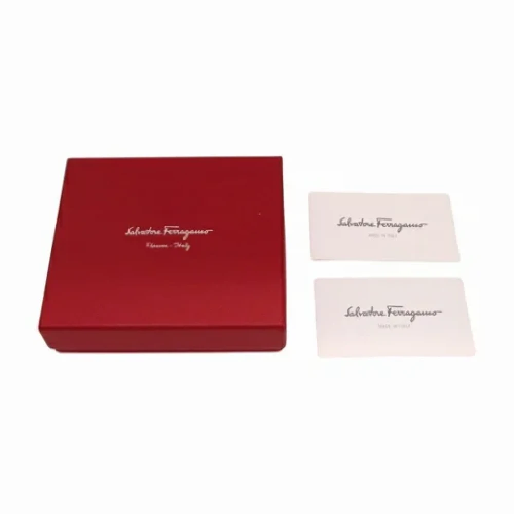 Salvatore Ferragamo Pre-owned Leather wallets Beige Dames