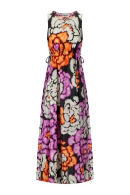 robe-longue-en-soie-fleurie-avec-cordon