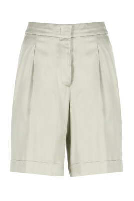green-linen-shorts-with-pockets