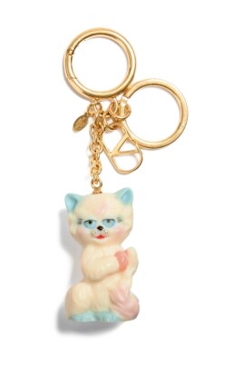 golden-cat-keychain-elegant-touch