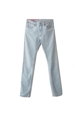 jean-denim-bleu-avec-logo