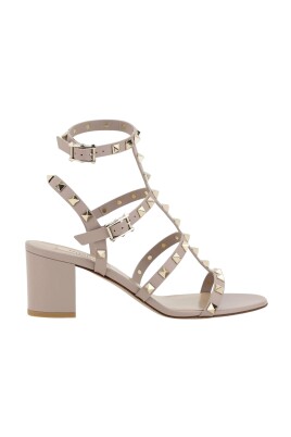 black-rockstud-low-heel-sandals