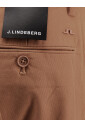 bruine-broek-met-ritssluiting-en-knopen