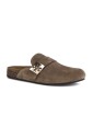 mules-elegantes-en-daim