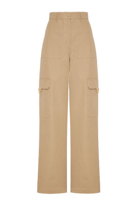 beige-cargo-trousers-wide-leg