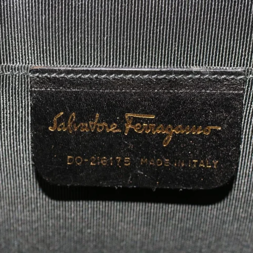 Salvatore Ferragamo Pre-owned Fabric shoulder-bags Brown Dames