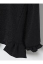 haut-en-tricot-brillant-avec-manches-a-volants