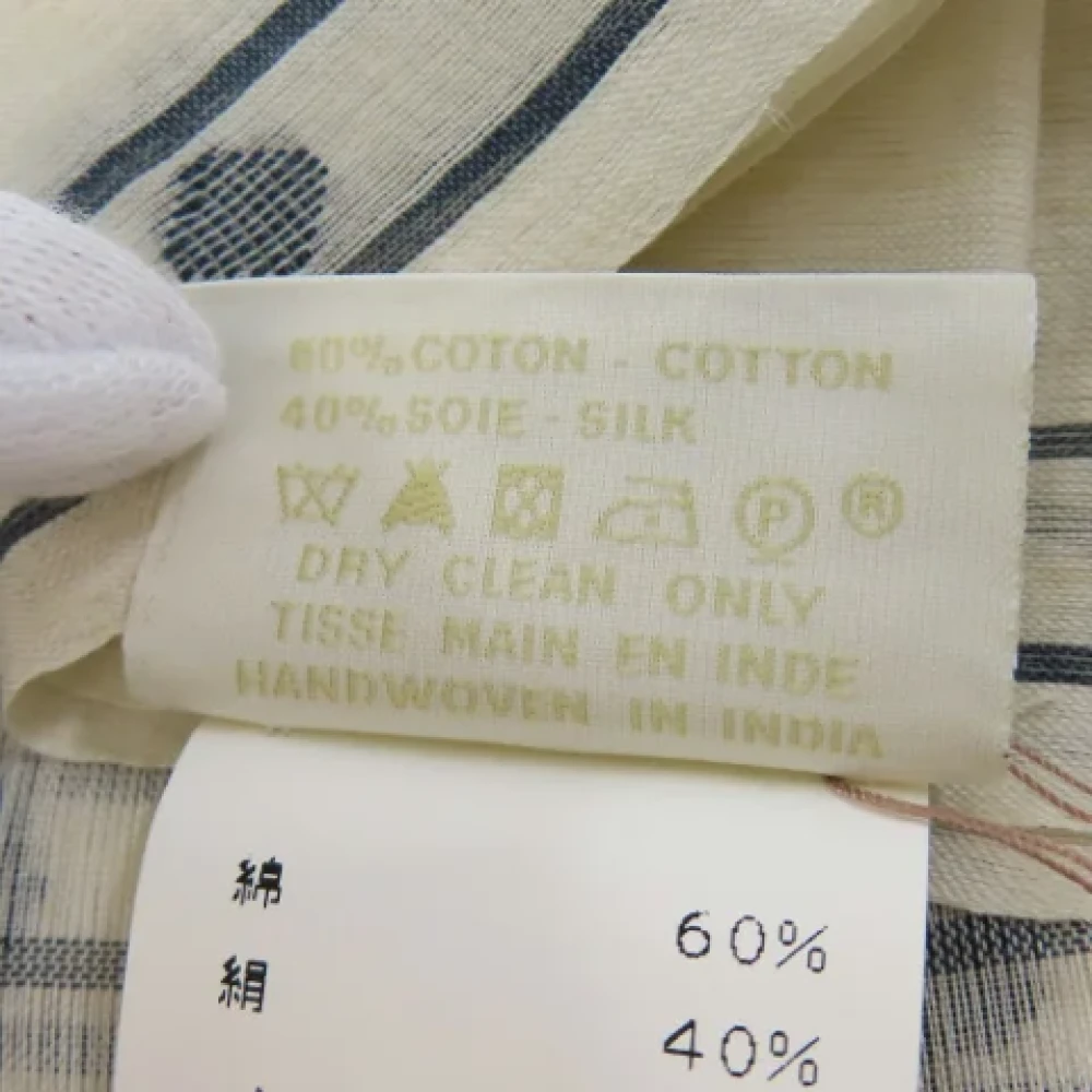 Hermès Vintage Pre-owned Silk scarves Beige Dames