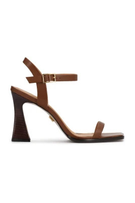 Kazar Bruna sandaler med en unik klack