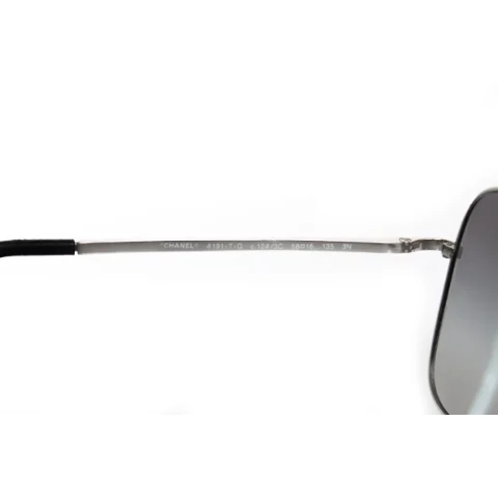 Chanel Vintage Pre-owned Metal sunglasses Gray Dames