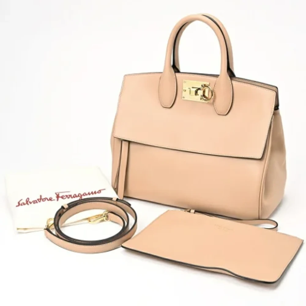 Salvatore Ferragamo Pre-owned Leather handbags Beige Dames