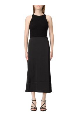 streamlined-midi-skirt-for-versatile-style