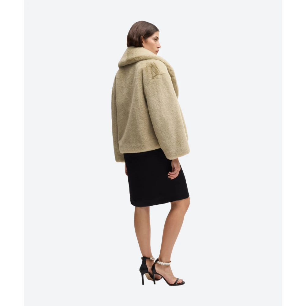 Hugo Boss Korte pluche jas met collegekraag Beige Dames