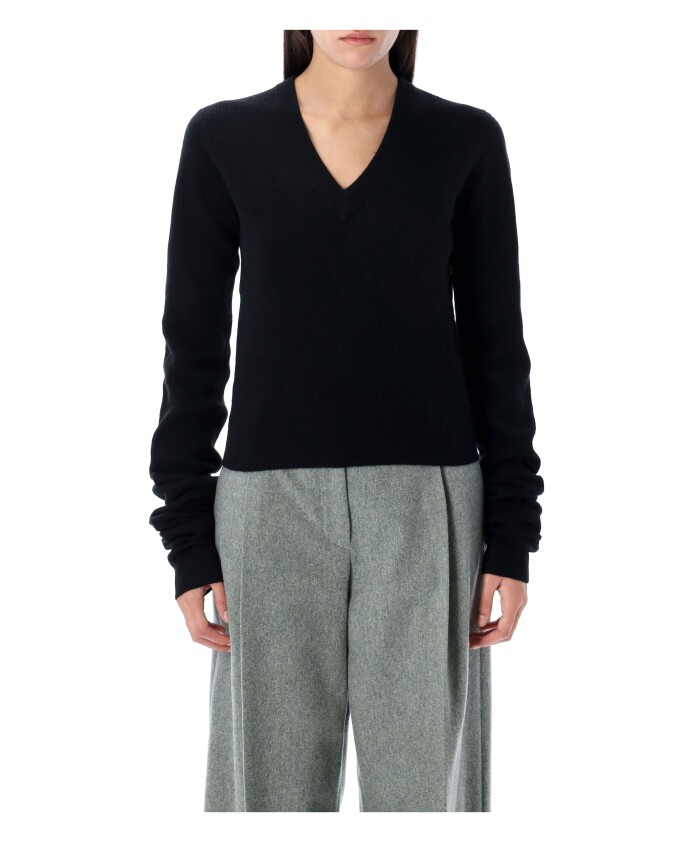 pull-en-tricot-noir-col-en-v-aw24