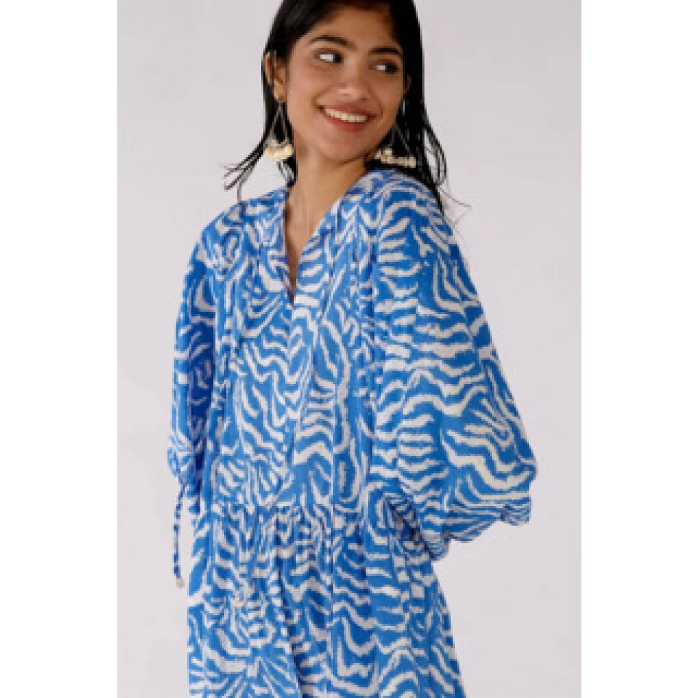 Oui Casual Golfpatroon Jurk Alloverprint Blue Dames