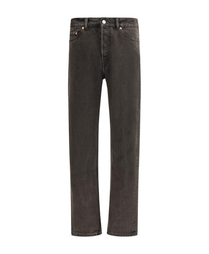 minimalistische-straight-fit-jeans-met-leren-patch