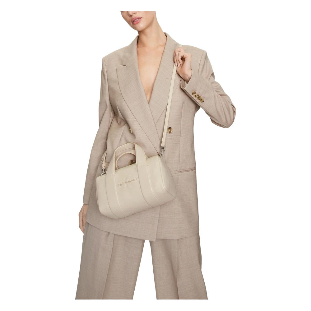 Calvin Klein Jeans Vierkante Barrel Tas Herfst Winter Collectie Beige Dames