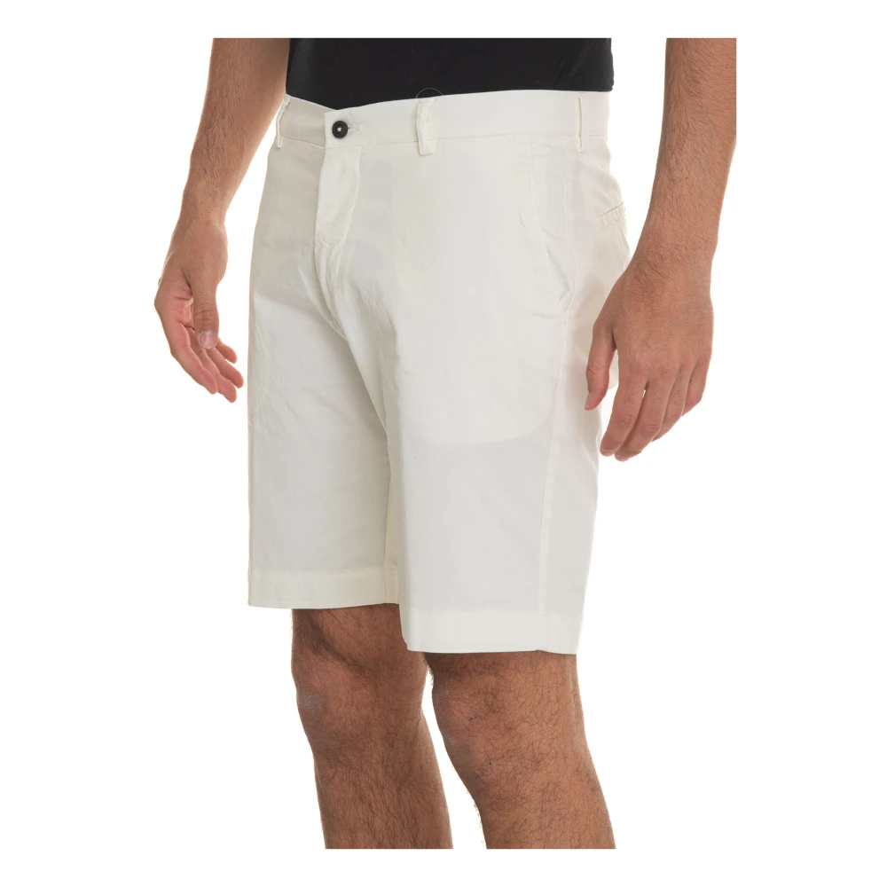 Berwich Katoenen Bermuda Shorts met Tailoring Vent White Heren