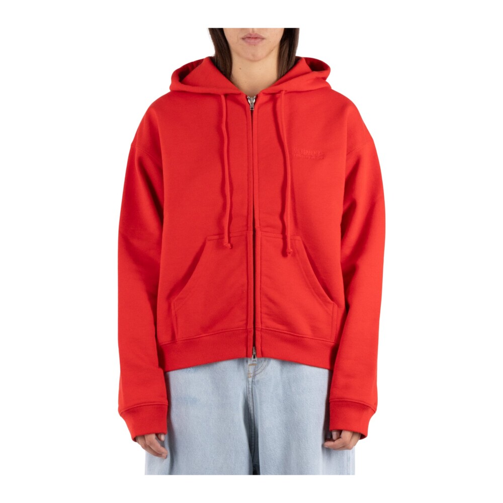 Sudadera roja con capucha y cremallera sale