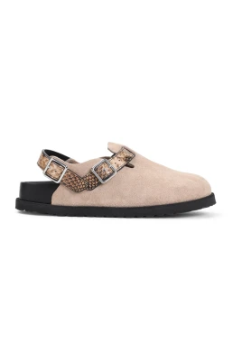 Sandaler i naturlig ormskinnsstil