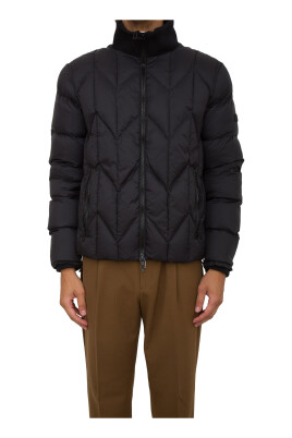 black-shoulder-cap