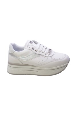 sneaker-en-cuir-blanc-avec-charms-strass